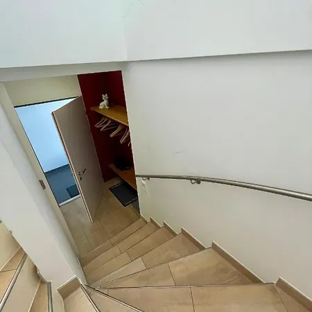 Penthouse Tamino 10 アパート シュラートミンク